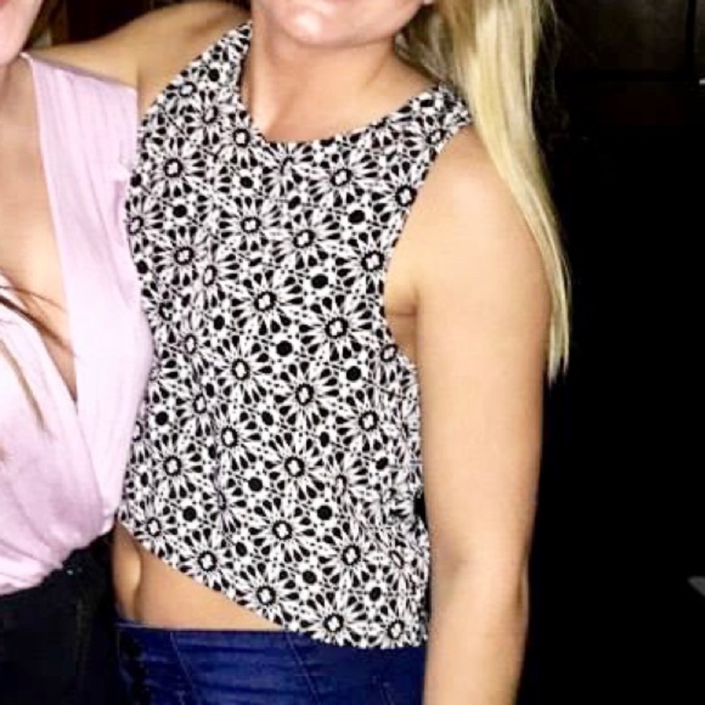 Cropped black and white pattern tank top - Picture 2 of 5